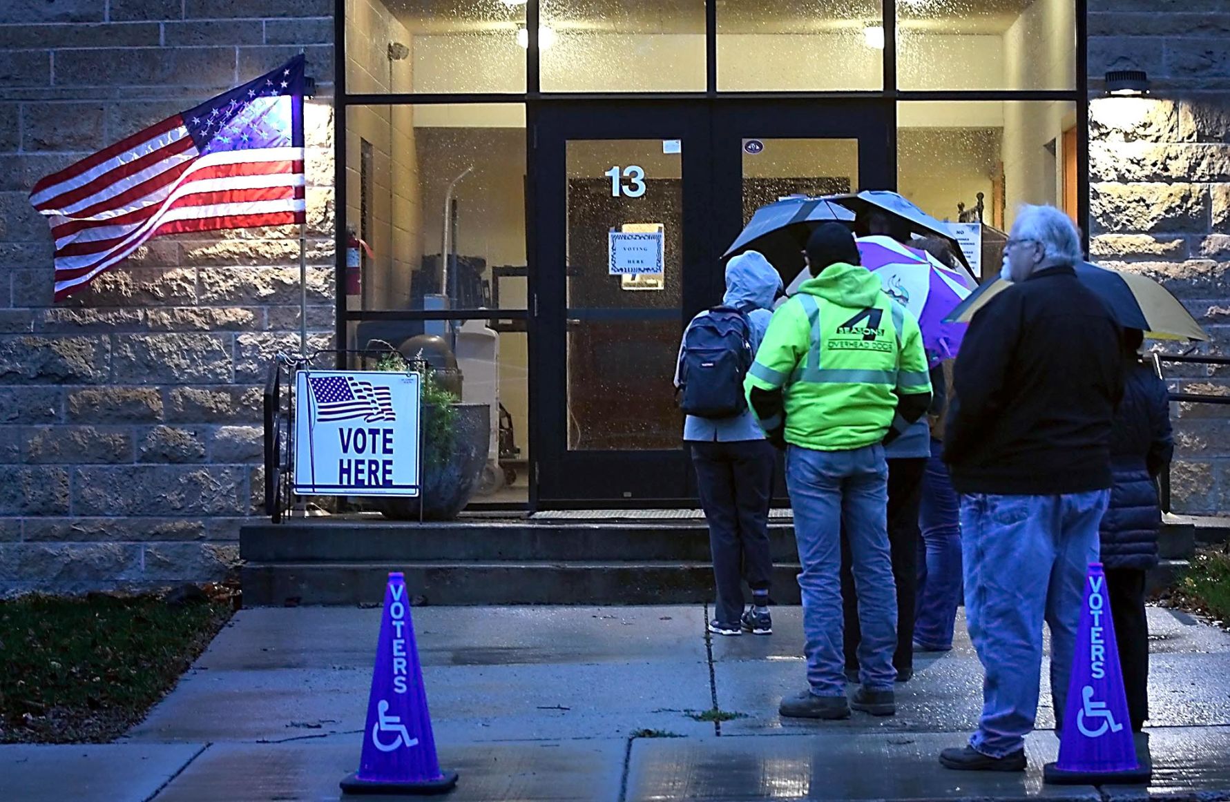 Early voting line
